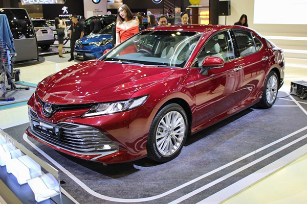 Nhiều xe sang đã về cảng và ra mắt Camry 2019 nhập khẩu